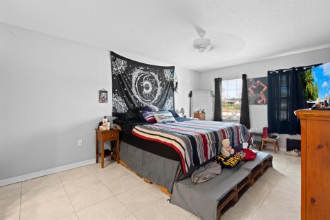 House in Port St. Lucie, Florida 3 bedrooms, 175.59 sq.m. № 2247041 - photo 25