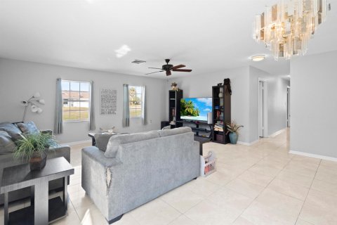 House in Port St. Lucie, Florida 3 bedrooms, 175.59 sq.m. № 2247041 - photo 17