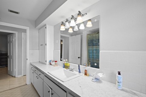 House in Port St. Lucie, Florida 3 bedrooms, 175.59 sq.m. № 2247041 - photo 22