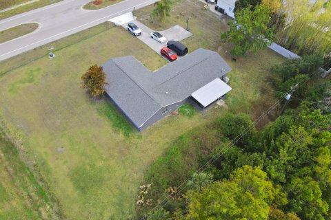 House in Port St. Lucie, Florida 3 bedrooms, 175.59 sq.m. № 2247041 - photo 4