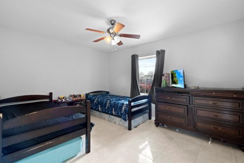 House in Port St. Lucie, Florida 3 bedrooms, 175.59 sq.m. № 2247041 - photo 23