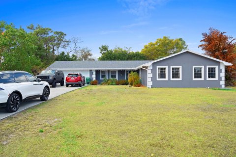 House in Port St. Lucie, Florida 3 bedrooms, 175.59 sq.m. № 2247041 - photo 2