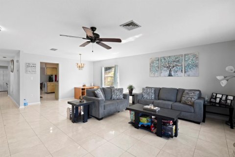House in Port St. Lucie, Florida 3 bedrooms, 175.59 sq.m. № 2247041 - photo 18