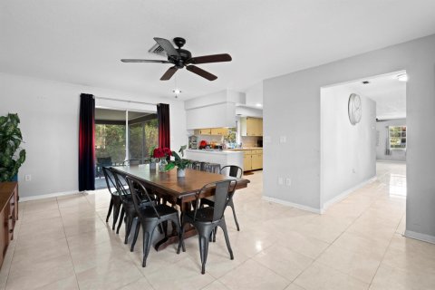House in Port St. Lucie, Florida 3 bedrooms, 175.59 sq.m. № 2247041 - photo 7