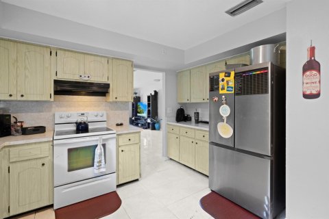 House in Port St. Lucie, Florida 3 bedrooms, 175.59 sq.m. № 2247041 - photo 15
