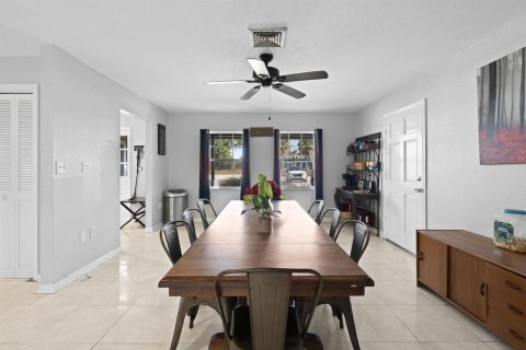 House in Port St. Lucie, Florida 3 bedrooms, 175.59 sq.m. № 2247041 - photo 9