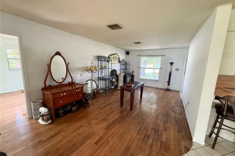 Casa en venta en Port Charlotte, Florida, 2 dormitorios, 109.25 m2 № 1919443 - foto 5