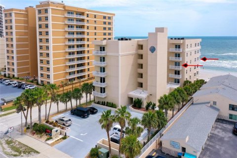 Condo in Daytona Beach Shores, Florida, 3 bedrooms  № 531164 - photo 1