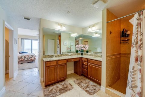 Condo in Daytona Beach Shores, Florida, 3 bedrooms  № 531164 - photo 16
