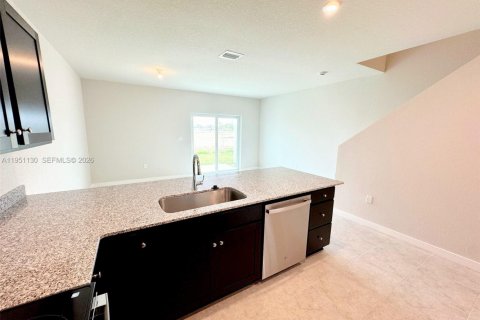 Townhouse in Florida City, Florida 3 bedrooms № 2007209 - photo 6