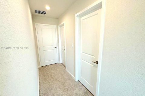 Townhouse in Florida City, Florida 3 bedrooms № 2007209 - photo 12