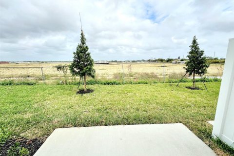 Townhouse in Florida City, Florida 3 bedrooms № 2007209 - photo 23