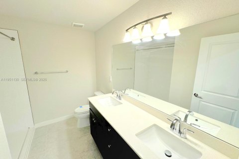 Townhouse in Florida City, Florida 3 bedrooms № 2007209 - photo 18