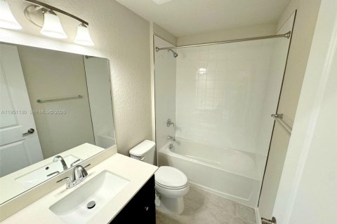 Townhouse in Florida City, Florida 3 bedrooms № 2007209 - photo 5