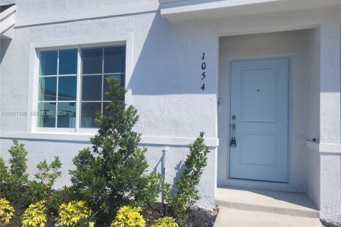 Townhouse in Florida City, Florida 3 bedrooms № 2007209 - photo 2