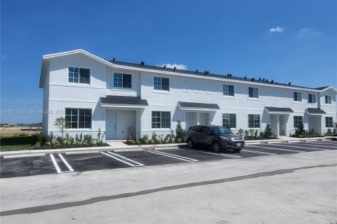 Townhouse in Florida City, Florida 3 bedrooms № 2007209