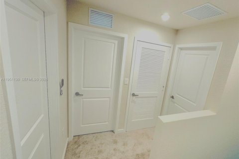 Townhouse in Florida City, Florida 3 bedrooms № 2007209 - photo 13