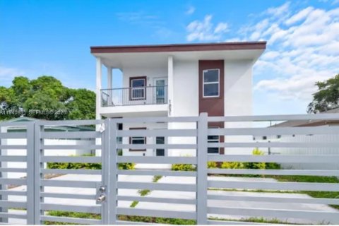 Villa ou maison à Miami, Floride 3 chambres, 188.41 m2 № 1998027