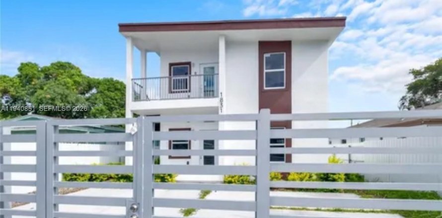 Дом в Майами, Флорида 3 спальни, 188.41м2 № 1998027