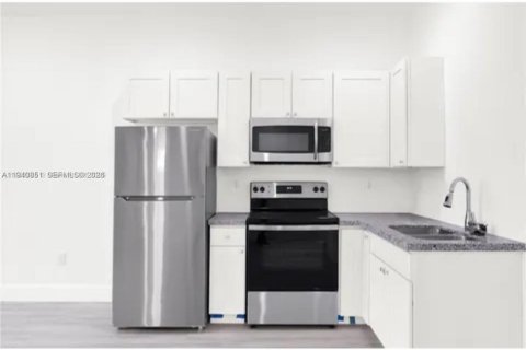 Снять в аренду виллу или дом в Майами, Флорида 3 спальни, 188.41м2, № 1998027 - фото 16