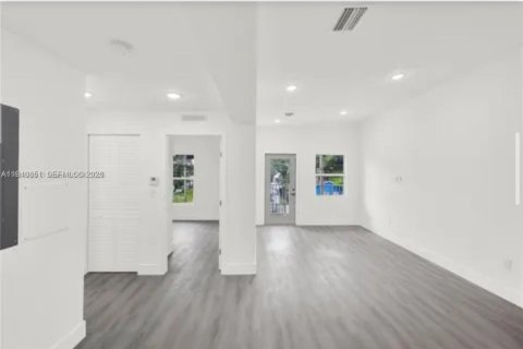 Снять в аренду виллу или дом в Майами, Флорида 3 спальни, 188.41м2, № 1998027 - фото 25