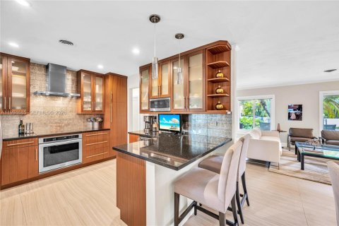 Villa ou maison à vendre à Miami, Floride: 3 chambres, 177.26 m2 № 2059578 - photo 11