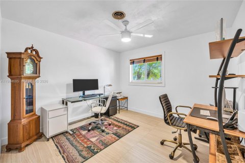 Villa ou maison à vendre à Miami, Floride: 3 chambres, 177.26 m2 № 2059578 - photo 27