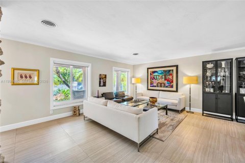 Villa ou maison à vendre à Miami, Floride: 3 chambres, 177.26 m2 № 2059578 - photo 8
