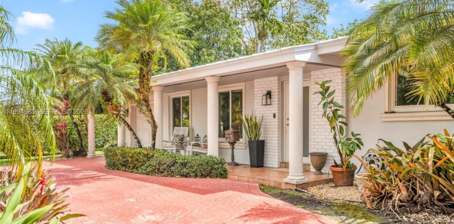 Villa ou maison à Miami, Floride 3 chambres, 177.26 m2 № 2059578