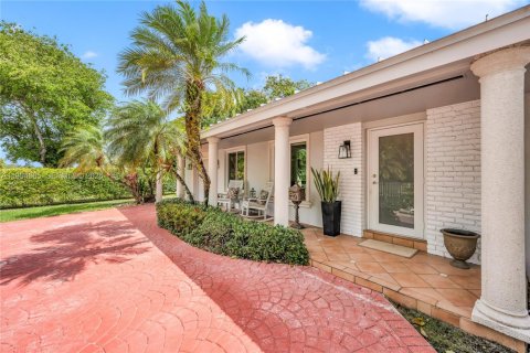 Villa ou maison à vendre à Miami, Floride: 3 chambres, 177.26 m2 № 2059578 - photo 4