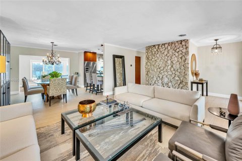 Villa ou maison à vendre à Miami, Floride: 3 chambres, 177.26 m2 № 2059578 - photo 6