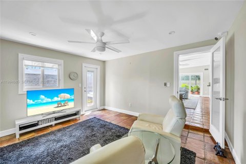 Villa ou maison à vendre à Miami, Floride: 3 chambres, 177.26 m2 № 2059578 - photo 29