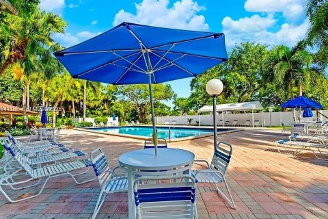 Condo in Pompano Beach, Florida, 2 bedrooms  № 1998367 - photo 19