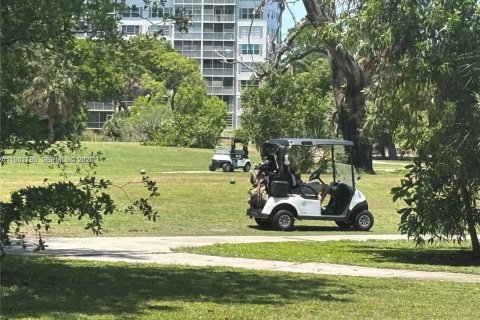 Condo in Pompano Beach, Florida, 2 bedrooms  № 1998367 - photo 3