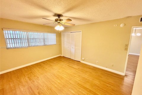 Condo in Pompano Beach, Florida, 2 bedrooms  № 1998367 - photo 11