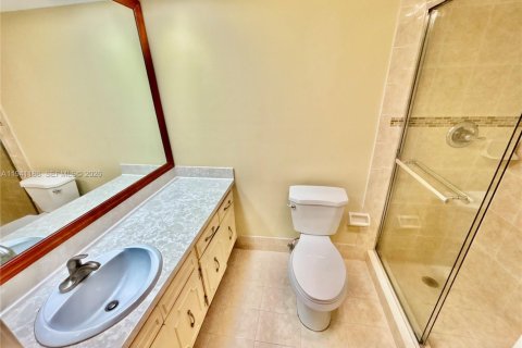 Condo in Pompano Beach, Florida, 2 bedrooms  № 1998367 - photo 14