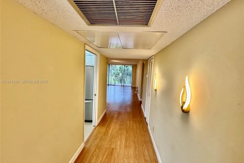 Condo in Pompano Beach, Florida, 2 bedrooms  № 1998367 - photo 6