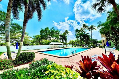 Condo in Pompano Beach, Florida, 2 bedrooms  № 1998367 - photo 21