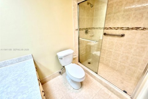 Condo in Pompano Beach, Florida, 2 bedrooms  № 1998367 - photo 15