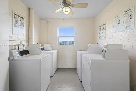 Condo in Pompano Beach, Florida, 2 bedrooms  № 1998367 - photo 25