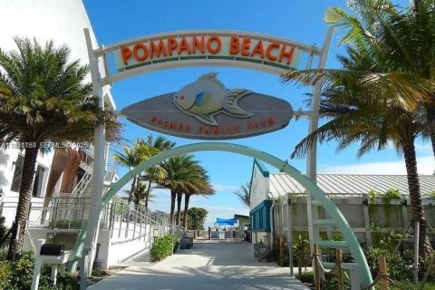 Condo in Pompano Beach, Florida, 2 bedrooms  № 1998367 - photo 26