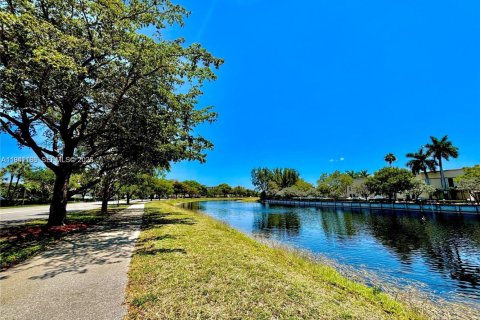 Condo in Pompano Beach, Florida, 2 bedrooms  № 1998367 - photo 5