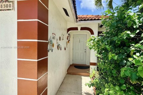 Villa ou maison à vendre à Miami, Floride: 4 chambres, 122.17 m2 № 2192104 - photo 6