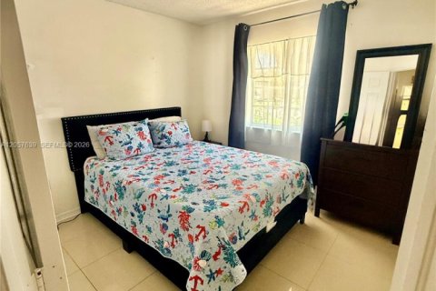 Villa ou maison à vendre à Miami, Floride: 4 chambres, 122.17 m2 № 2192104 - photo 12