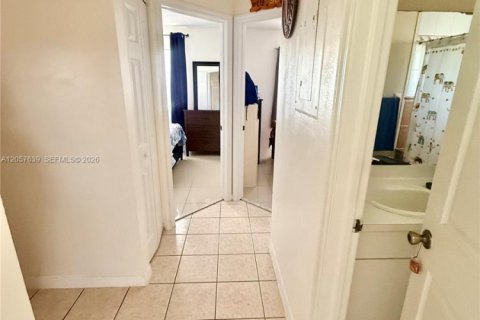 Villa ou maison à vendre à Miami, Floride: 4 chambres, 122.17 m2 № 2192104 - photo 10