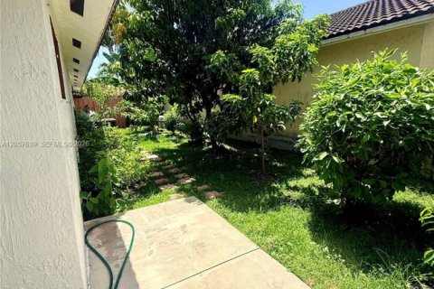 Villa ou maison à vendre à Miami, Floride: 4 chambres, 122.17 m2 № 2192104 - photo 26