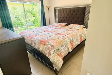 Villa ou maison à vendre à Miami, Floride: 4 chambres, 122.17 m2 № 2192104 - photo 13