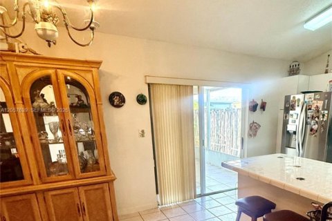Villa ou maison à vendre à Miami, Floride: 4 chambres, 122.17 m2 № 2192104 - photo 22