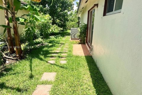 Villa ou maison à vendre à Miami, Floride: 4 chambres, 122.17 m2 № 2192104 - photo 28