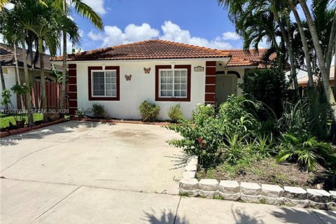 Villa ou maison à vendre à Miami, Floride: 4 chambres, 122.17 m2 № 2192104 - photo 3